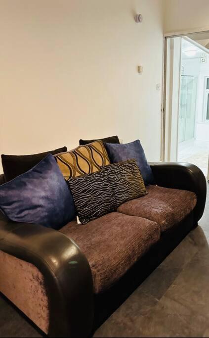 Bespoke 2 Bedroom Apt Derby City Экстерьер фото