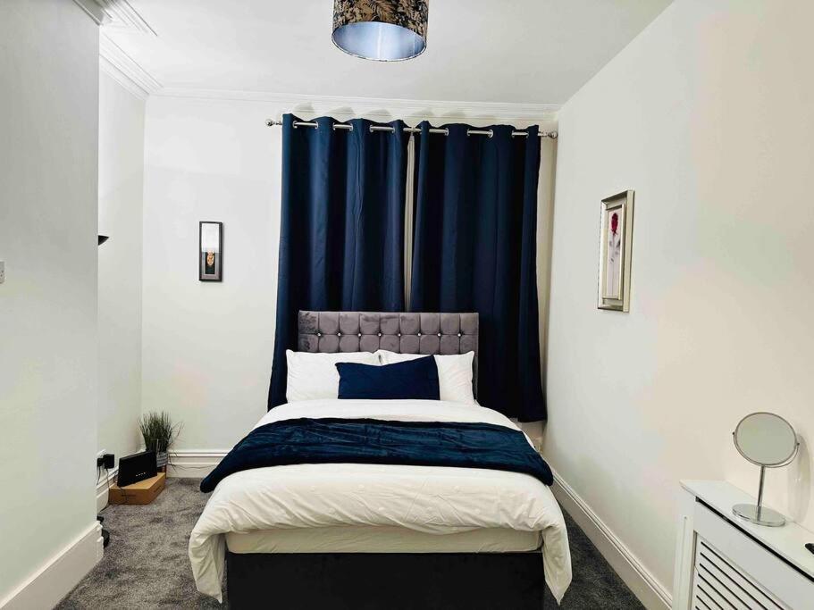 Bespoke 2 Bedroom Apt Derby City Экстерьер фото